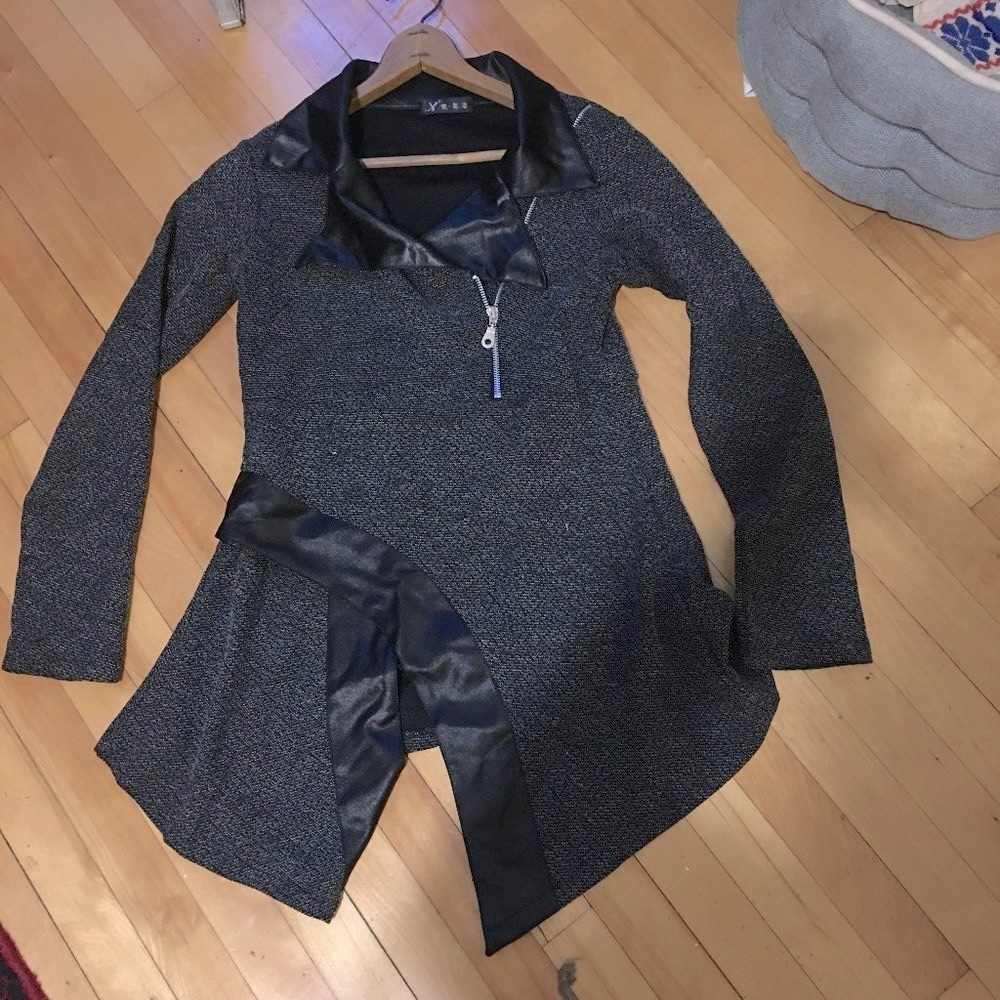 Long zipped top